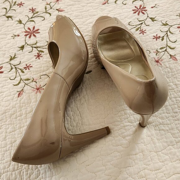 BRAND NEW BANDOLINO OPEN TOE TAUPE HIGH HEELS SIZE 9 1/2 M - Picture 5 of 15